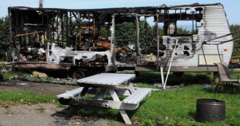 Wohnwagenbrand: Wer zahlt den Feuerwehreinsatz?