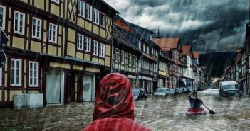 Schwere Unwetter in Süddeutschland verursachen hohe Schäden für (Foto: AdobeStock - ferkelraggae 165921067)