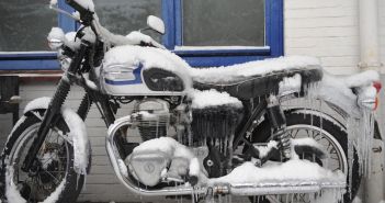 Motorradpflege im Winter: So bleibt das Bike einsatzbereit (Foto: AdobeStock - bevisphoto 234851303)