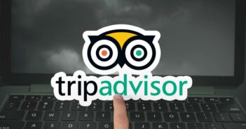 Ein Motorhome-Reisender, der auf Tripadvisor die besten Stellplätze und Restaurants findet (Foto: AdobeStock - 572591520 Bilal Ulker)