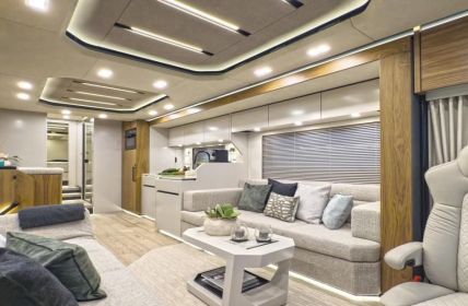 530-PS Mercedes Actros Basis mit vier Slide-Outs und Luxus (Foto: www.vario-mobil.com)